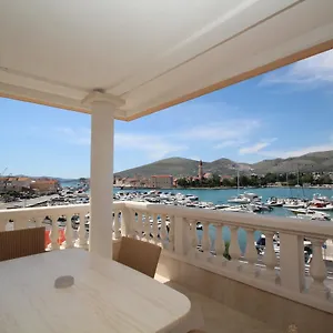 Palace 4* Traù